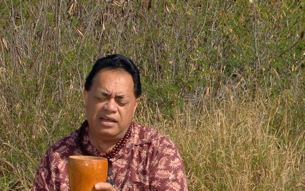 Kunane Aipoalani performs an oli