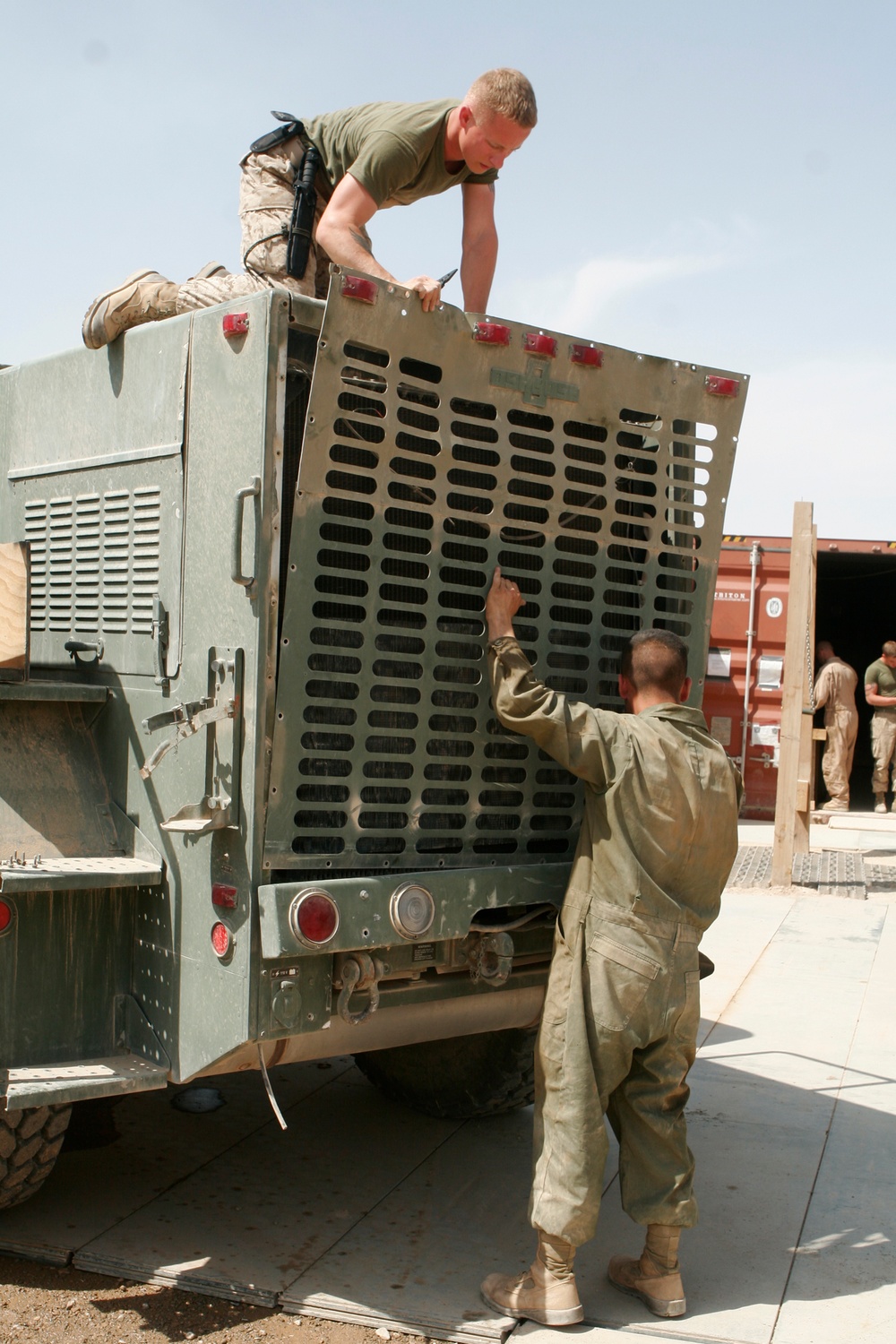 Not your average automotive shop: MWSS-274 Maintenance platoon keeps mission-essential vehicles running