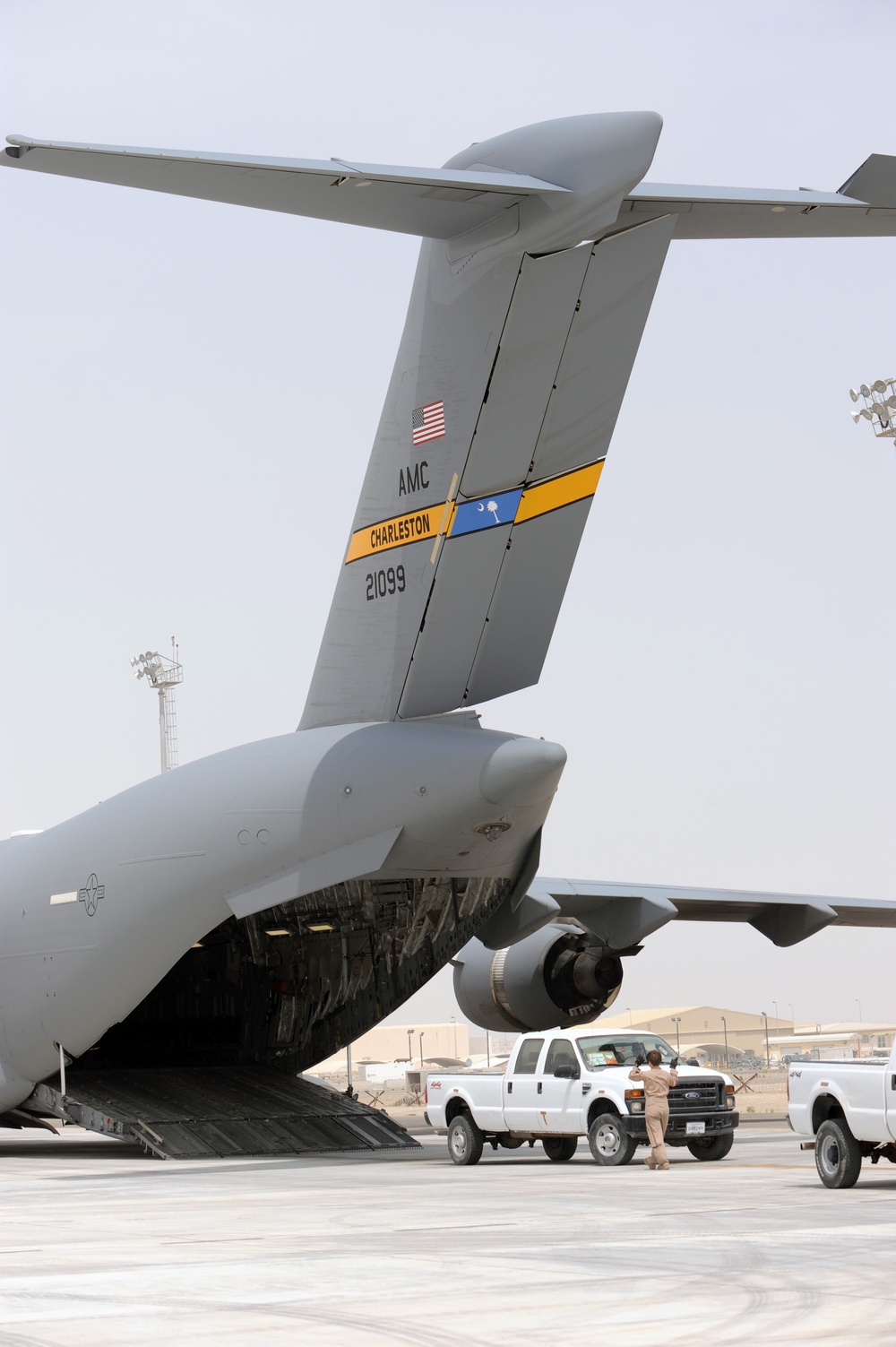 C-17s Deliver, Pick-up Cargo at Southwest Asia Base