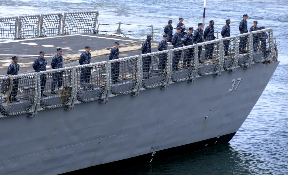 USS Crommelin in Pearl Harbor