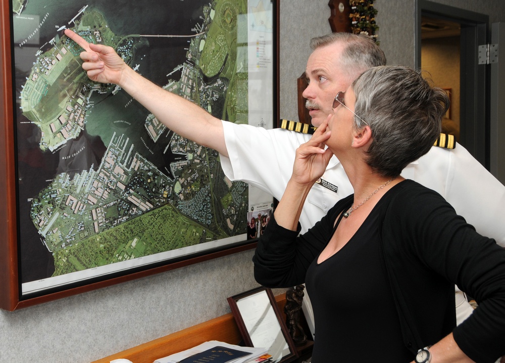 actress Jamie Lee Curtis visits Pearl Harbor