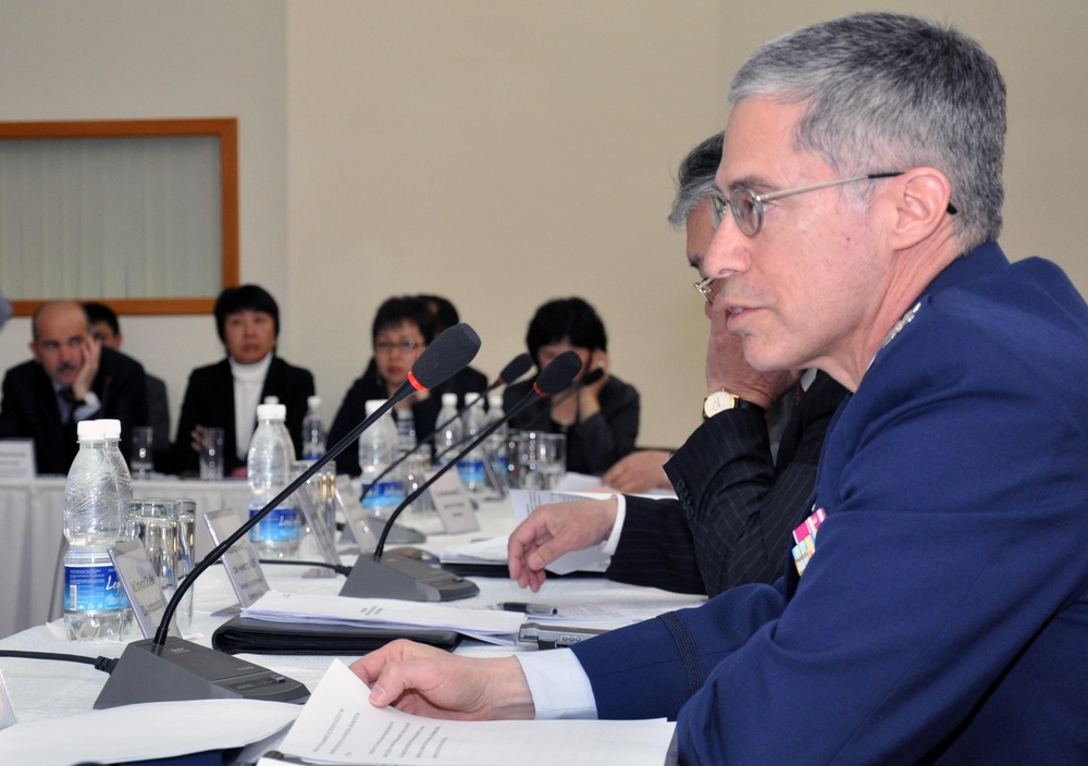U.S. military contributes to Kyrgyz de-worming conference