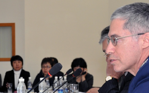 U.S. military contributes to Kyrgyz de-worming conference