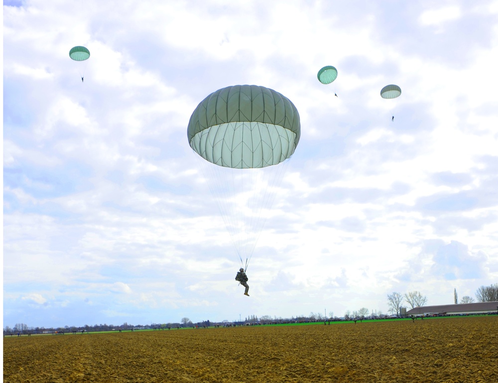 Paratroopers pay tribute to Operation Varsity 65 years later