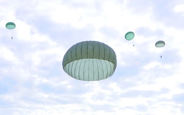 Paratroopers pay tribute to Operation Varsity 65 years later