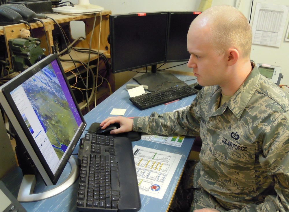 Air Force weather personnel keep Army flying