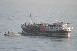 USS McFaul Captures Suspected Pirates, Rescues Crew