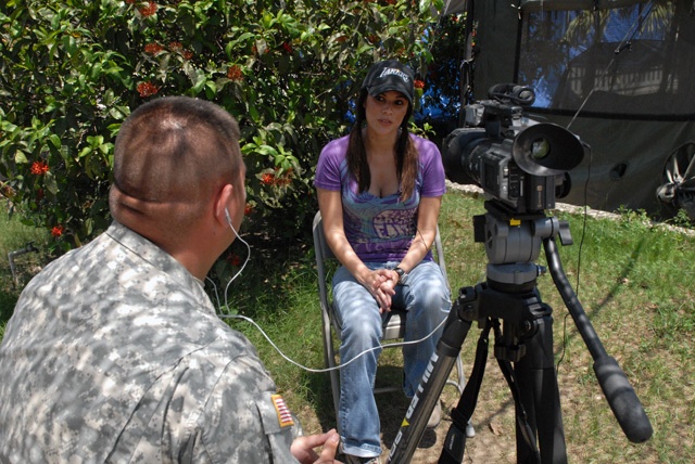 Bonnie-Jill Laflin visits troops in Haiti