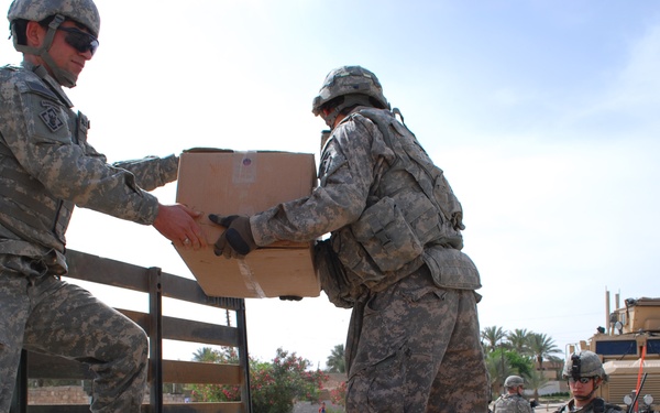 Iraqi Emergency Response Unit and US Soldiers Support Local Schools