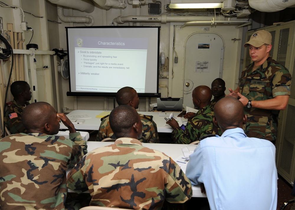 USS Gunston Hall activity