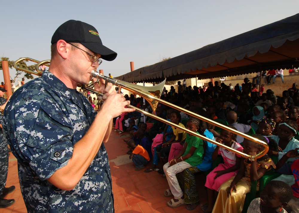 USS Gunston Hall activity