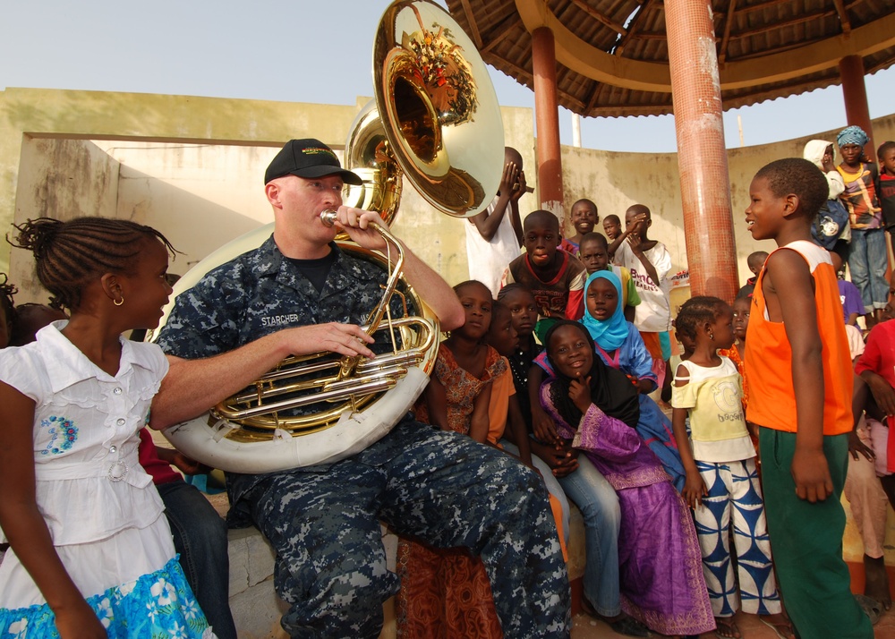 USS Gunston Hall activity