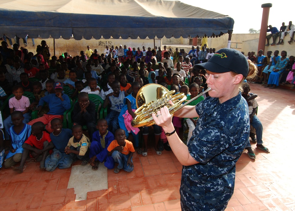 USS Gunston Hall activity