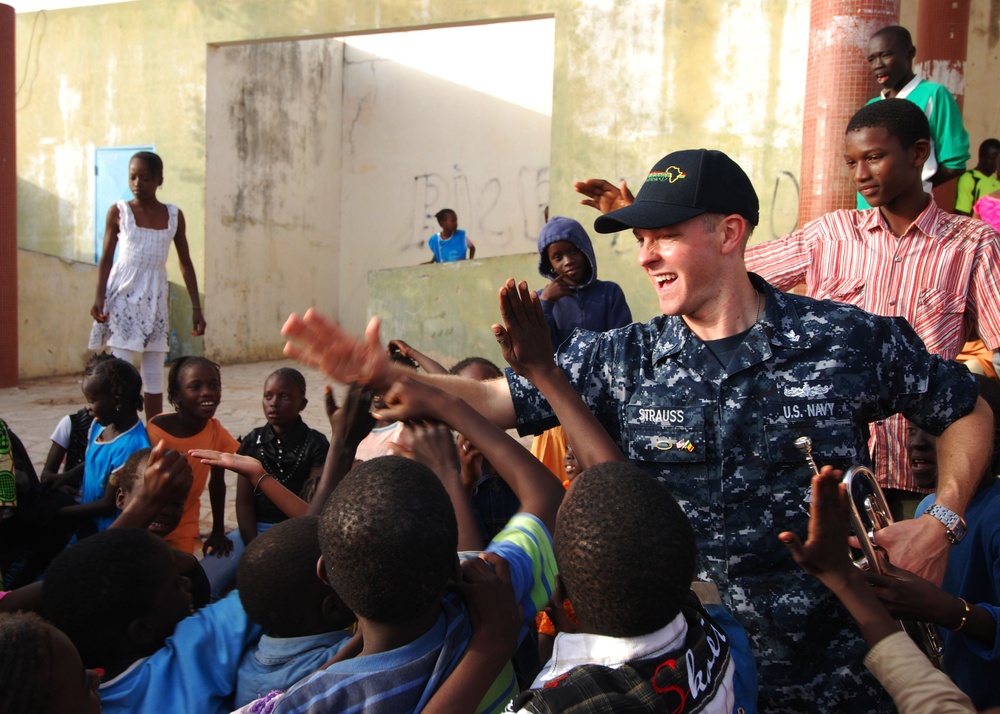 USS Gunston Hall activity