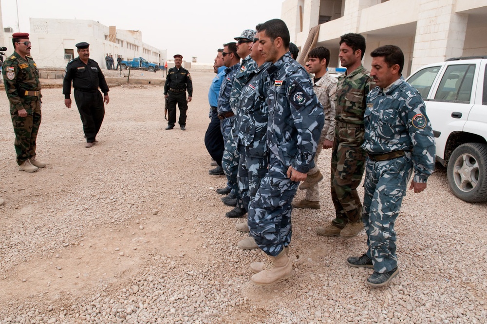 Alaskan MPs run Iraqi Police through tough training