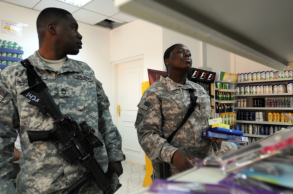 Daddy's girl visits 1/82 Advise and Assist Brigade non-commissioned officer while in Iraq