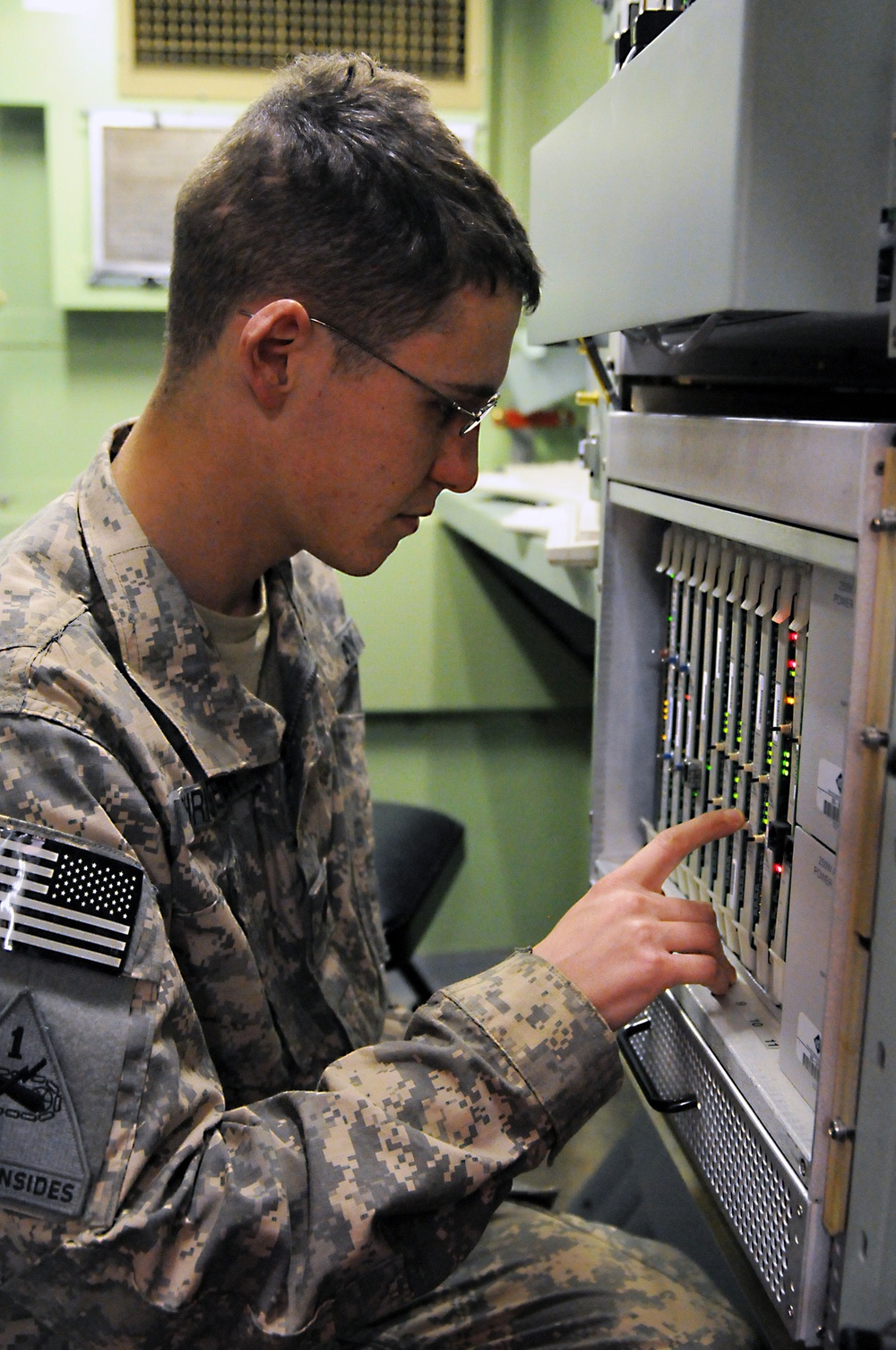 1st Armored Division signal company keeps lines open for communication