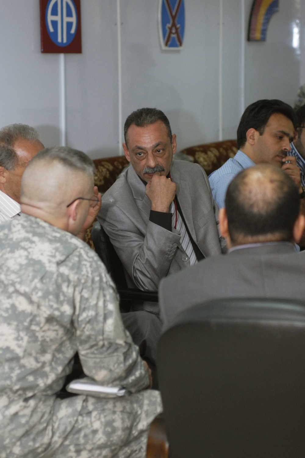 28th CSH welcomes Iraqi doctors to military base