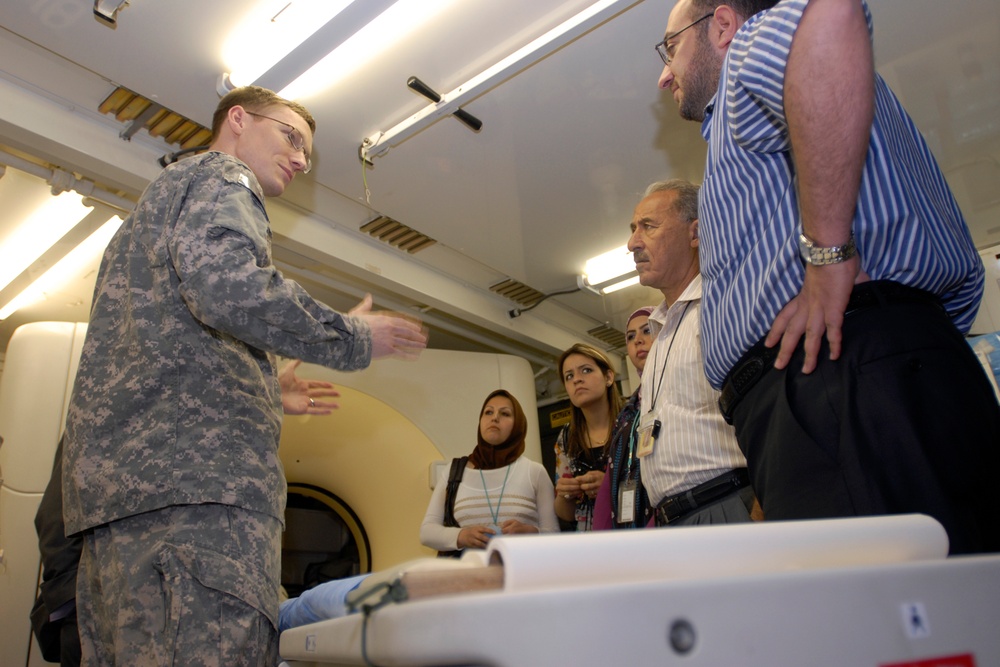 28th CSH welcomes Iraqi doctors to military base