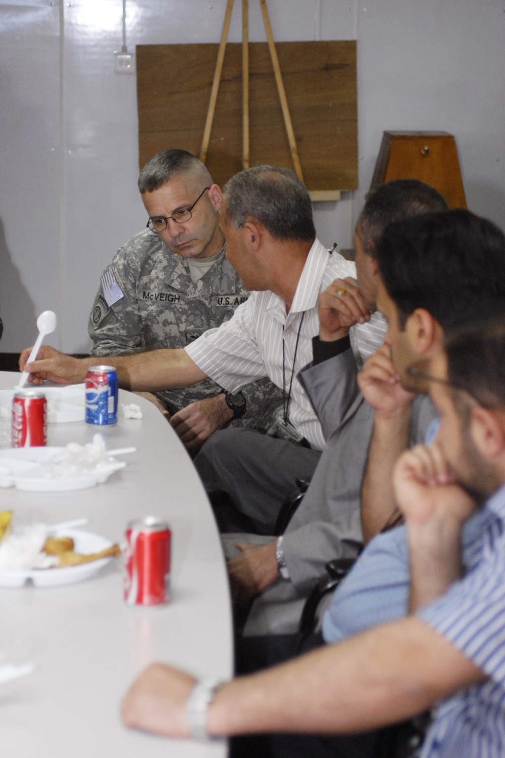 28th CSH welcomes Iraqi doctors to military base