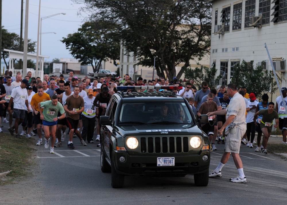 Service members participate in American Red Cross run