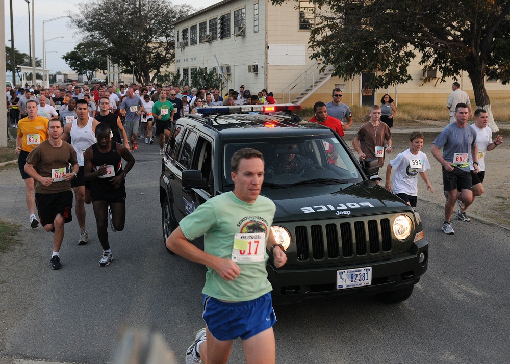 Service members participate in American Red Cross run