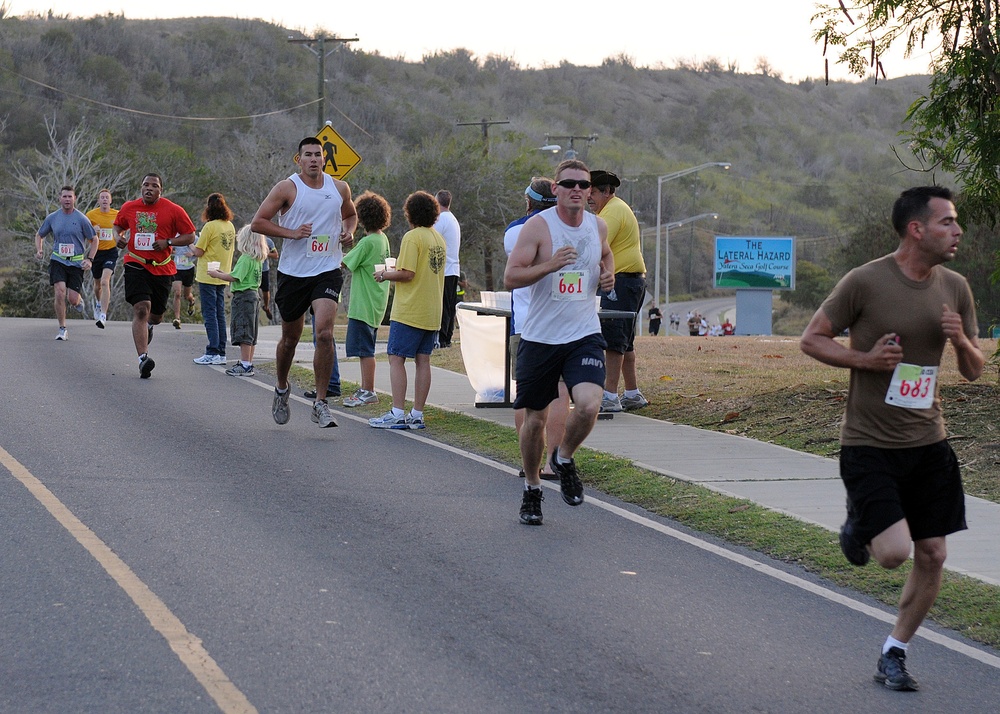 Service members participate in American Red Cross run