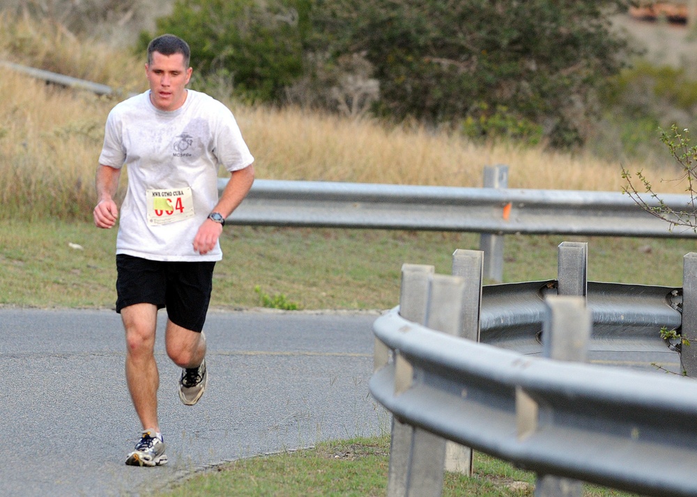 Service members participate in American Red Cross run