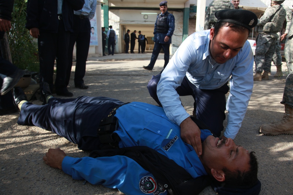 Iraqi police first aid training