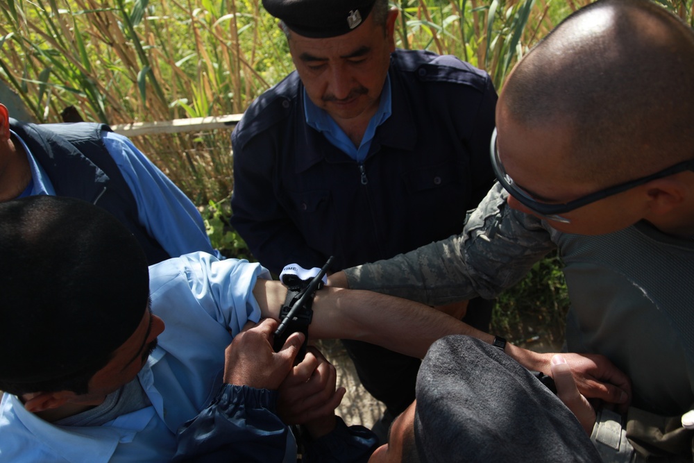 Iraqi police first aid training