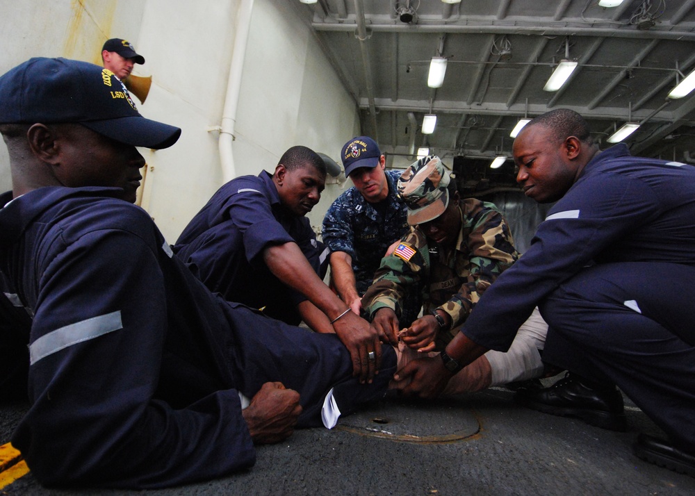 USS Gunston Hall action