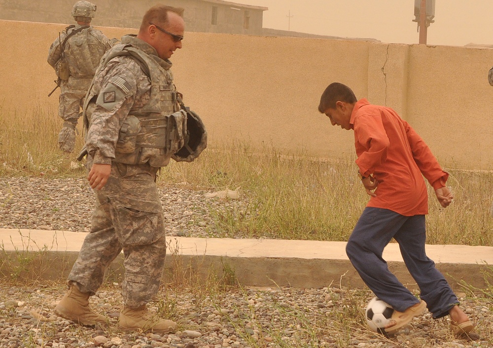 'Wagonmaster' Soldiers bring toys, school supplies to Iraqi kids