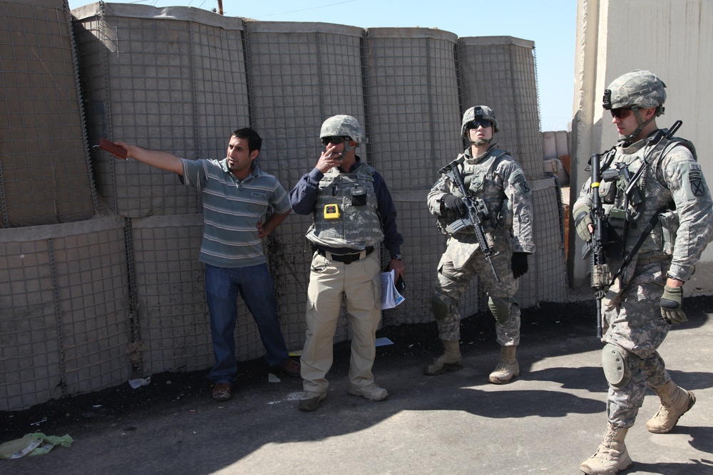 U.S., Iraqi forces man checkpoint