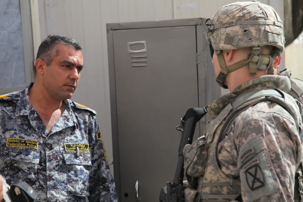 U.S., Iraqi forces man checkpoint