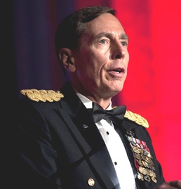 Petraeus Praises Families of Fallen