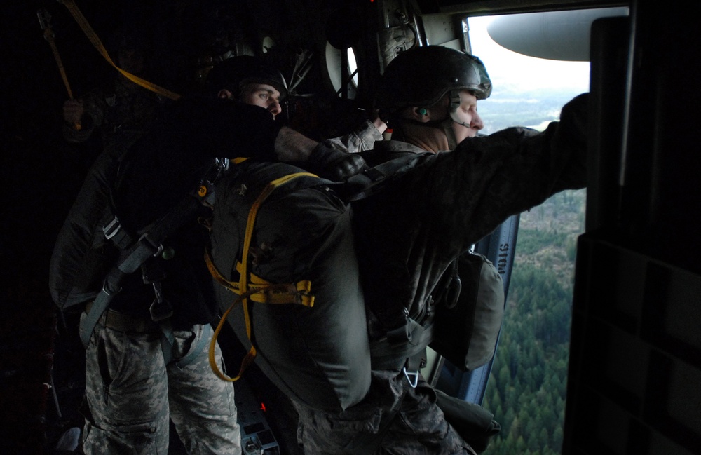 JBLM Special Operations Units Train to Become Jumpmasters