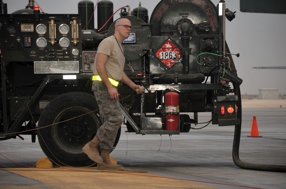 Spangdahlem Senior Airman, Pella Native, Supports Ground Refueling Operations for Southwest Asia Wing