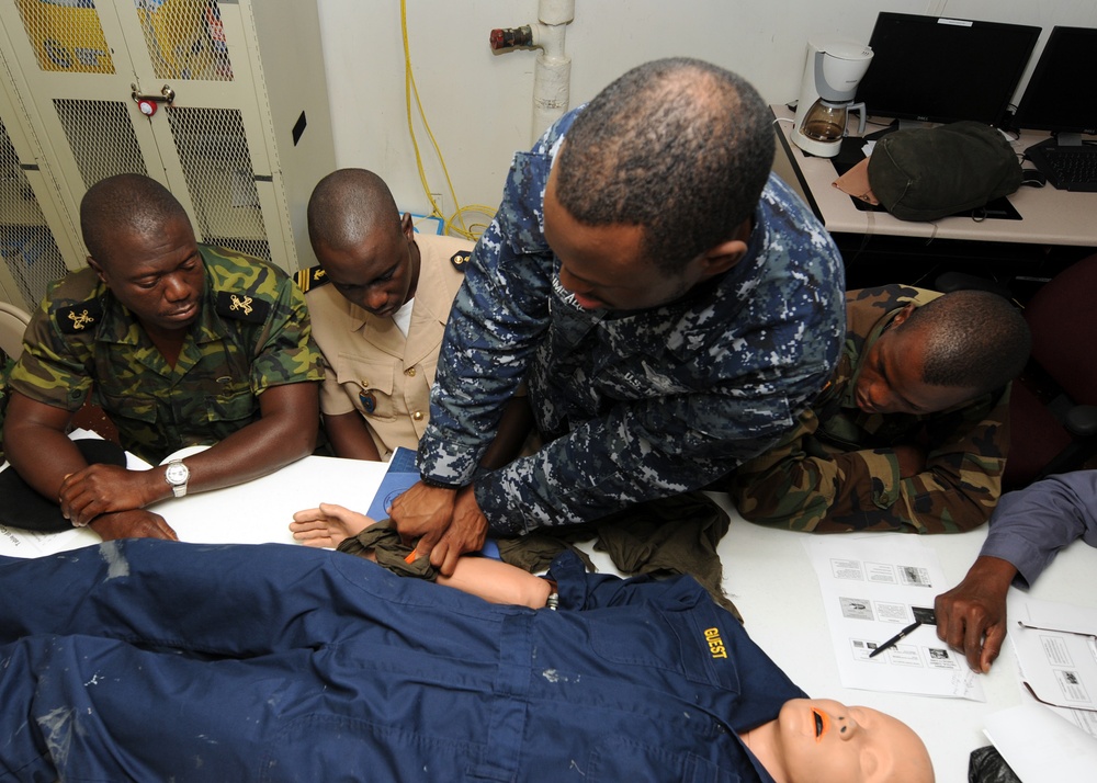 Sailors teach first aid