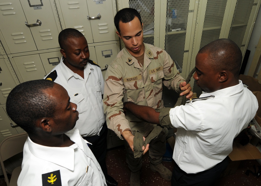 Sailors teach first aid