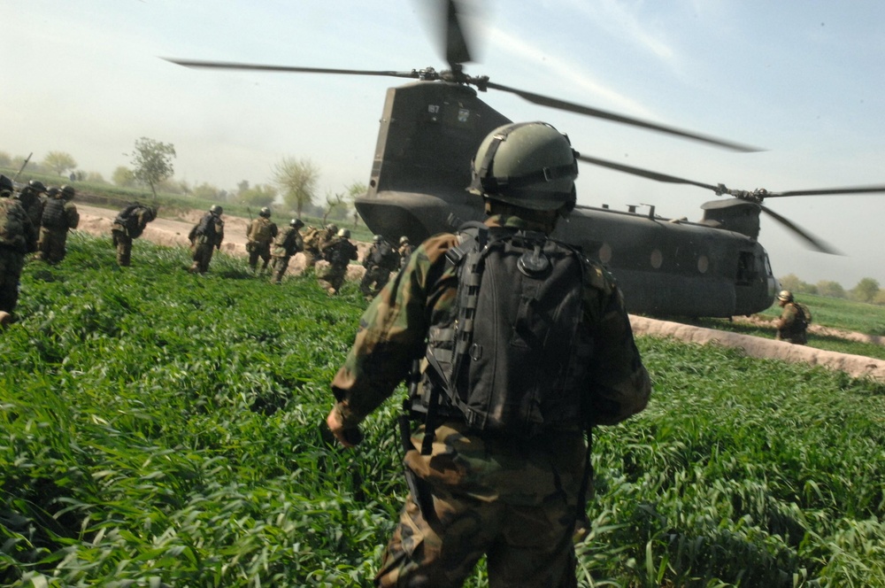 Afghan Commandos Conduct Cordon and Search in Nangarhar