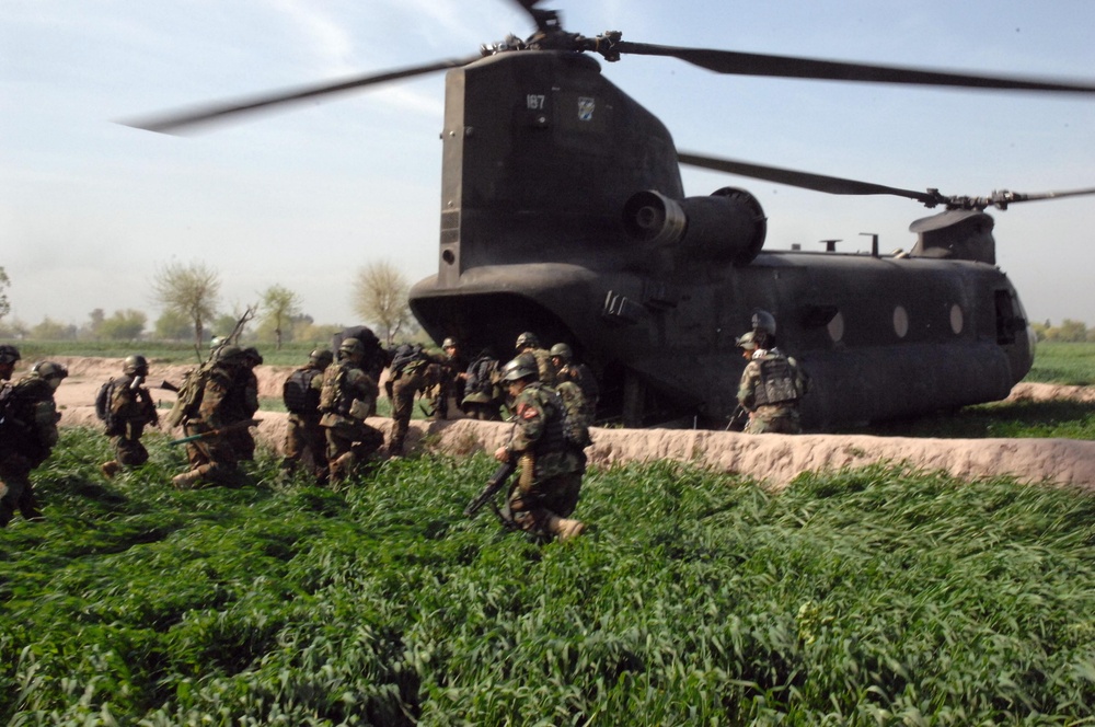 Afghan Commandos Conduct Cordon and Search in Nangarhar
