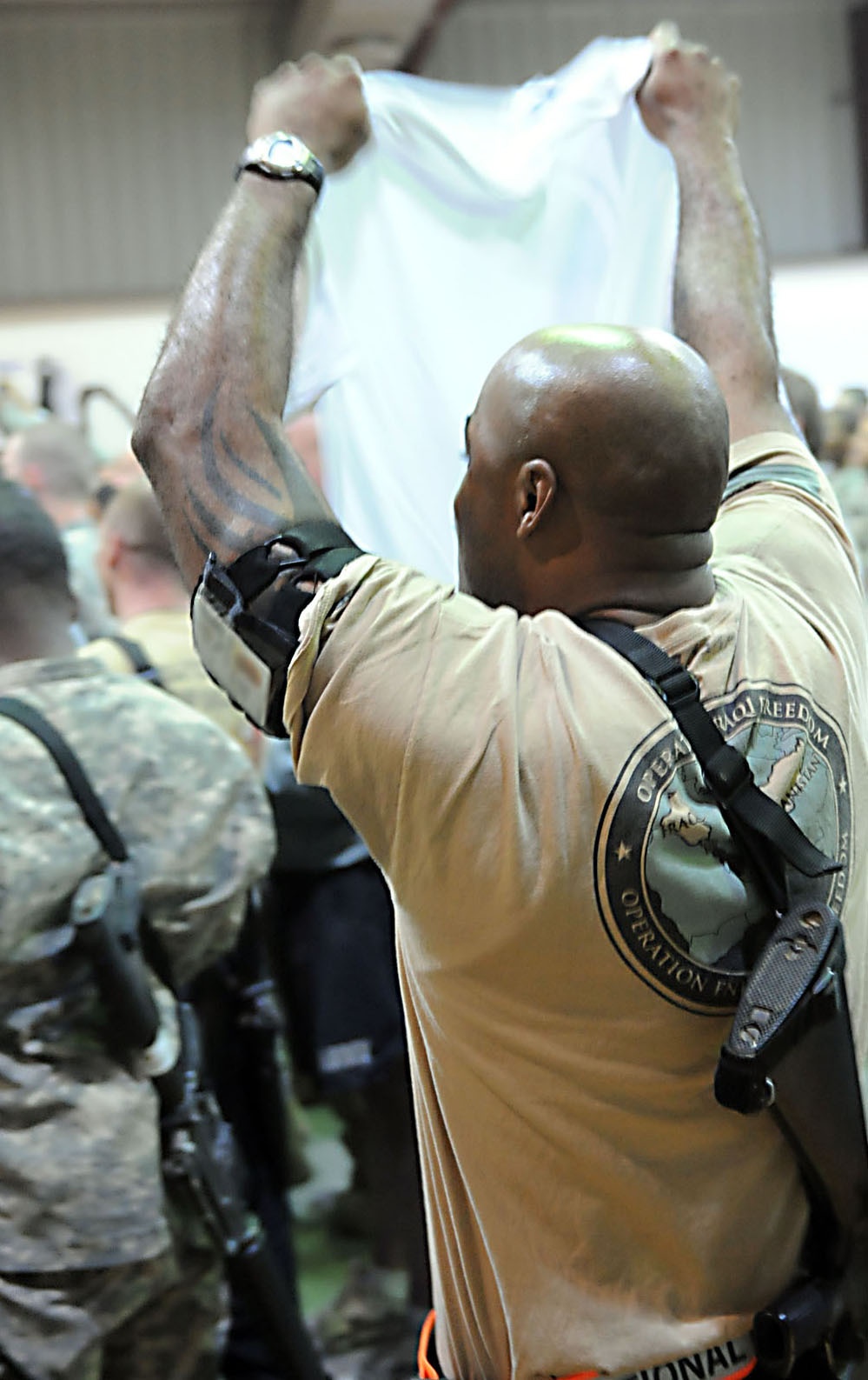 'Twista' entertains troops at Camp Liberty