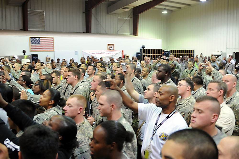'Twista' entertains troops at Camp Liberty