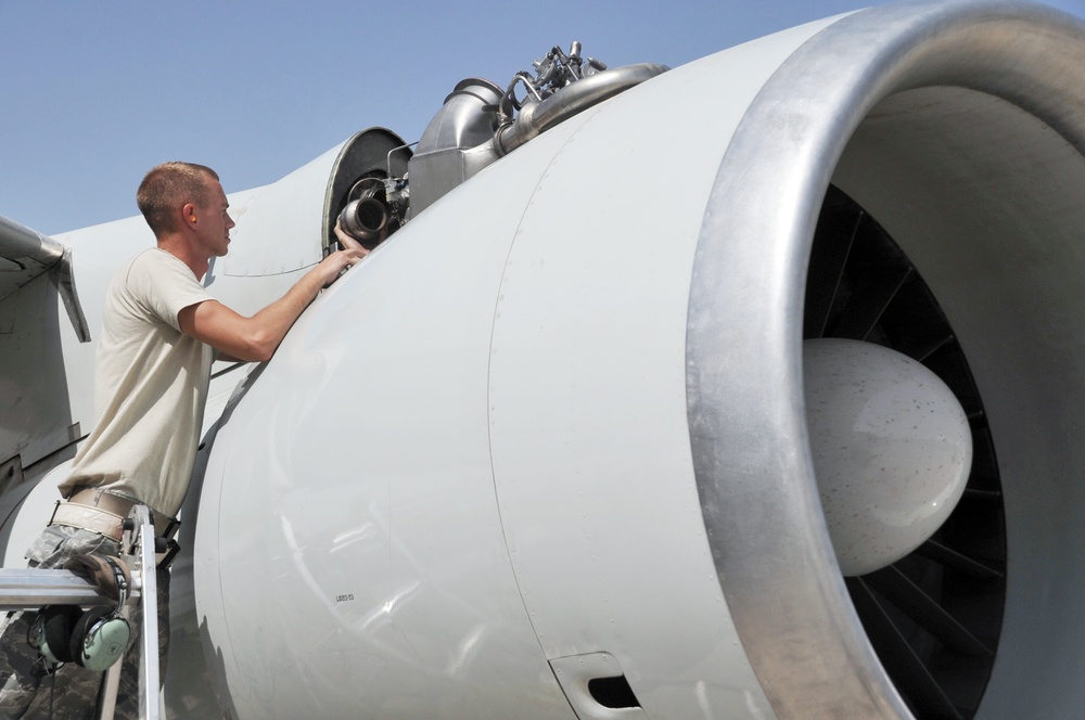 Tinker Senior Airman, Waxahachie Native, Supports Sentry Maintenance Effort for Deployed AWACS Unit