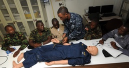 African sailors learn combat lifesaver skills aboard Gunston Hall