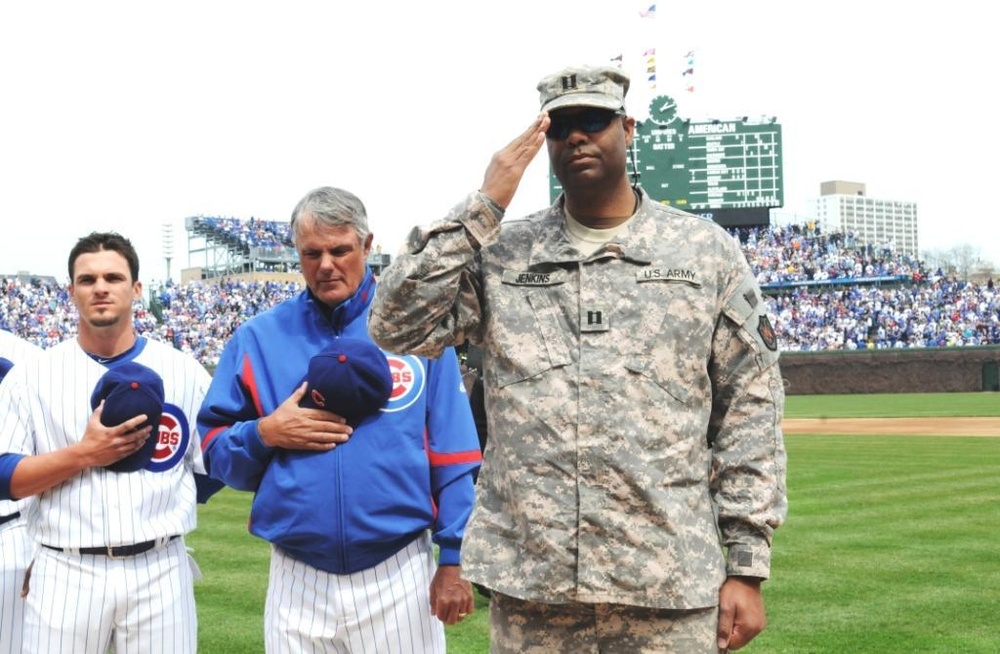 Chicago Cubs salute two Soldiers during back-to-back home games > U.S. Army  Reserve > News-Display