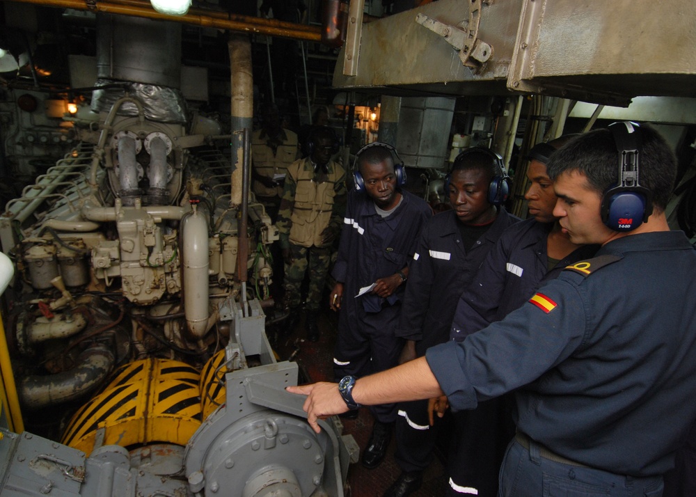 Senegalese, Spanish and U.S. ships work together to train African sailors