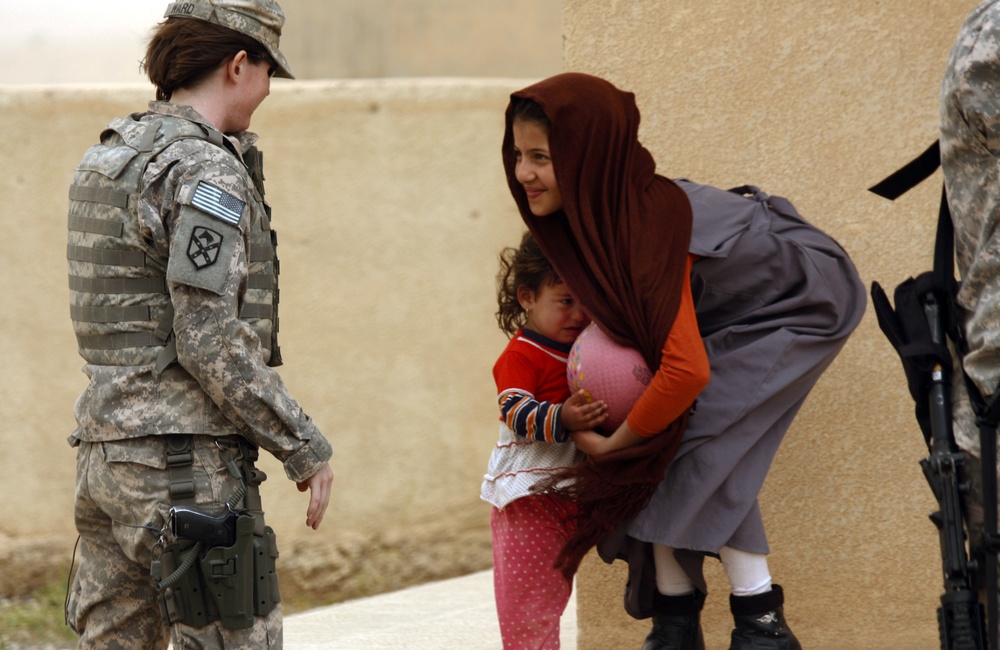 Tennessee Guardsmen visit village school in Jedellah Sofla