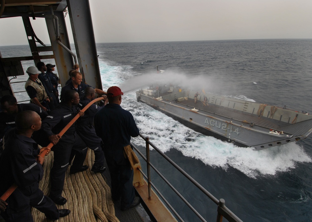 USS Gunston Hall activity