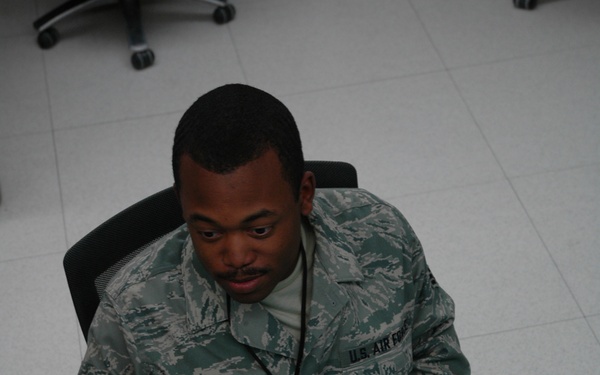 Combat coders build Web pages for warfighters